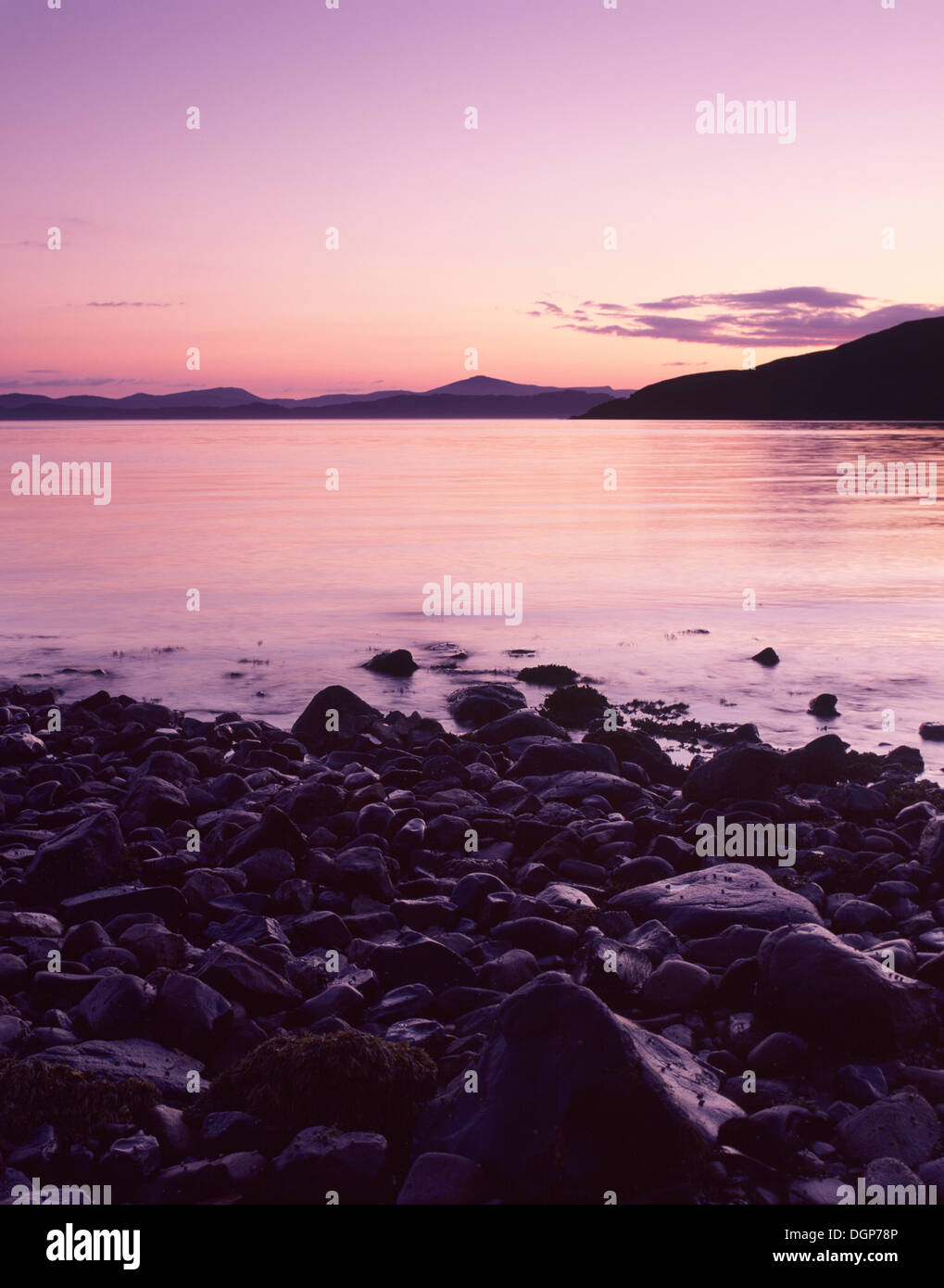 Vista da Applecross all'Isola di Skye al tramonto, Highlands, Scotland, Regno Unito, Europa Foto Stock
