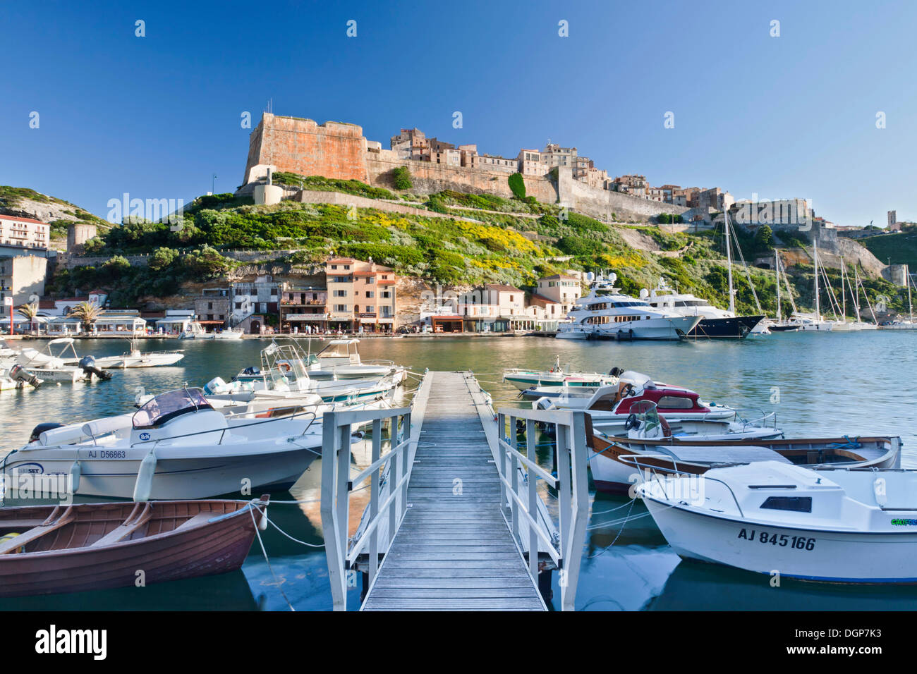 La porta e la cittadella, Bonifacio, Bocche di Bonifacio, Corsica, Francia, Europa Foto Stock
