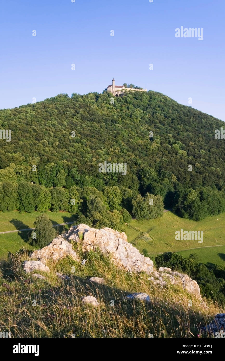 Burg Teck castello su uno sperone di roccia sul Giura Svevo vicino a Kirchheim, Baden-Wuerttemberg Foto Stock