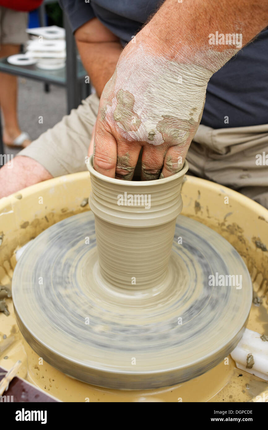 Potter, austriaca potters mercato, Gmunden, Salzkammergut resort area, regione Traunviertel, Austria superiore, Austria, Europa Foto Stock