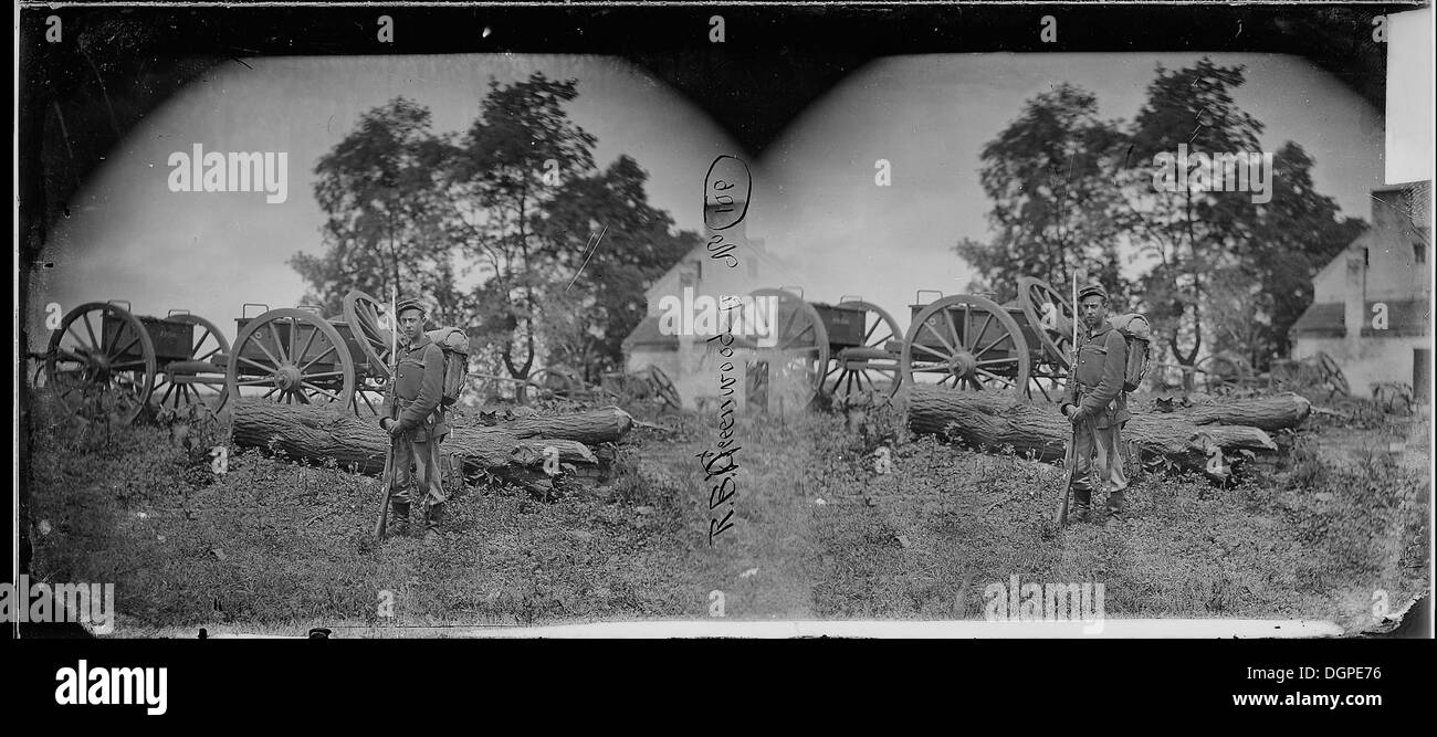 R.B. Greenwood ha prestato servizio nell'esercito degli Stati Uniti, un membro delle forze armate durante un periodo storico significativo. Questa immagine cattura l'individuo in uniforme, rappresentando il servizio militare. Foto Stock
