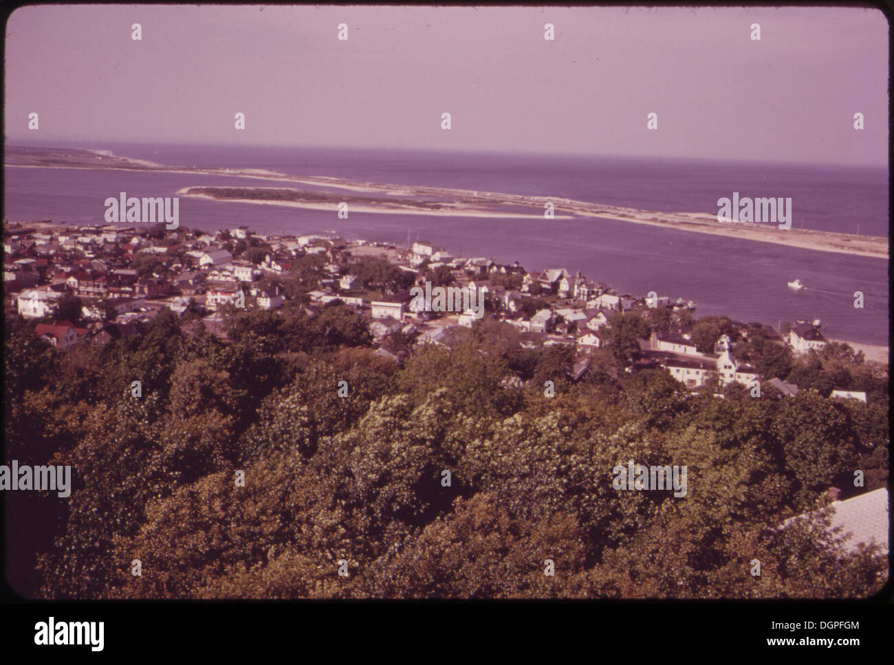Vista aerea di Sandy Hook, una barriera situata nel New Jersey, che offre una prospettiva unica della costa e delle acque circostanti. Foto Stock