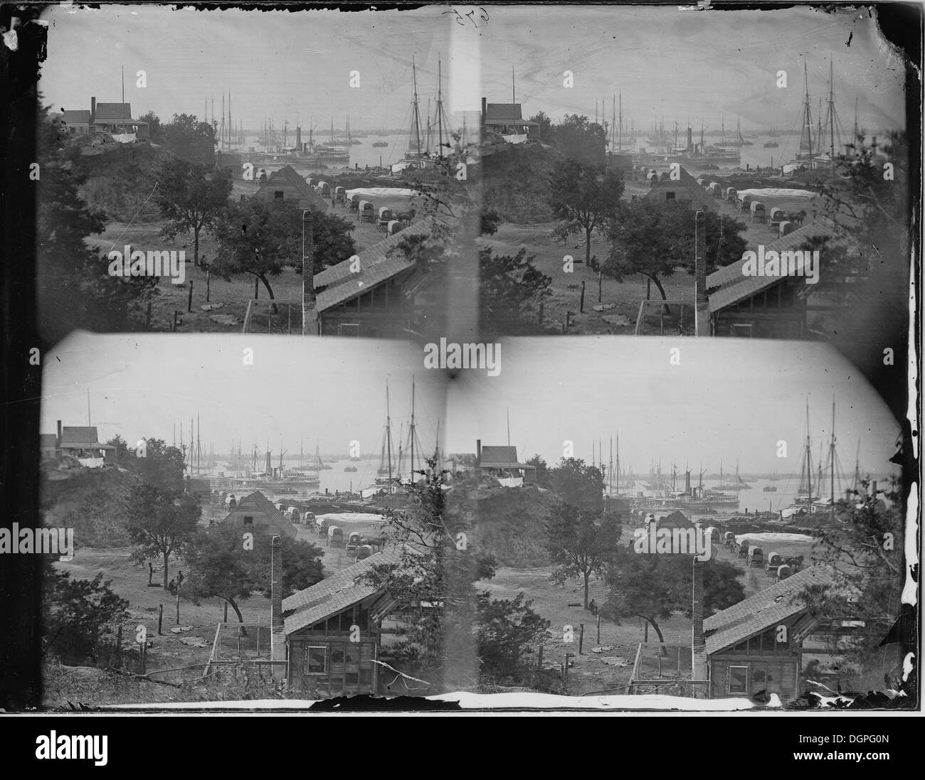 Questa fotografia mostra il molo di City Point, Virginia, un importante centro logistico durante la guerra civile. Servì come posizione strategica per le forze dell'Unione, in particolare durante l'assedio di Pietroburgo. Foto Stock