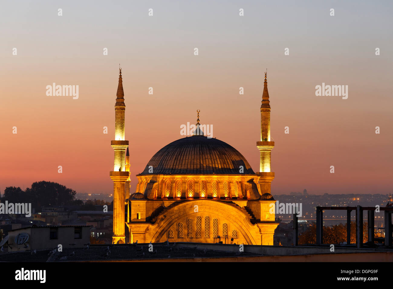 Nuruosmaniye moschea, Cemberlitas, Istanbul, Turchia, Europa Foto Stock