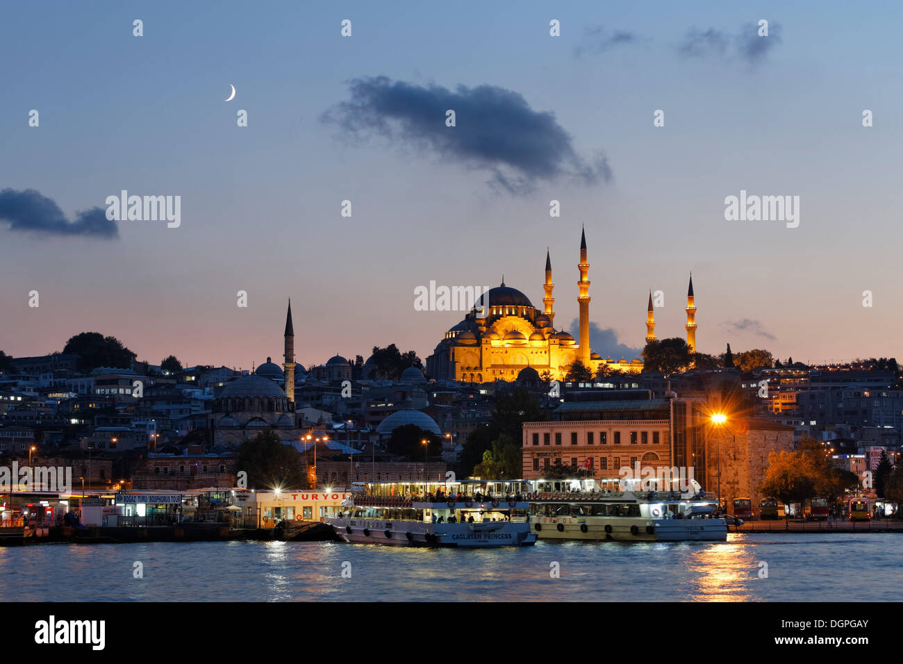 La Moschea Süleymaniye, con Rüstem Pasha moschea sulla sinistra, Golden Horn, Istanbul, parte europea, Turchia, Europa PublicGround Foto Stock