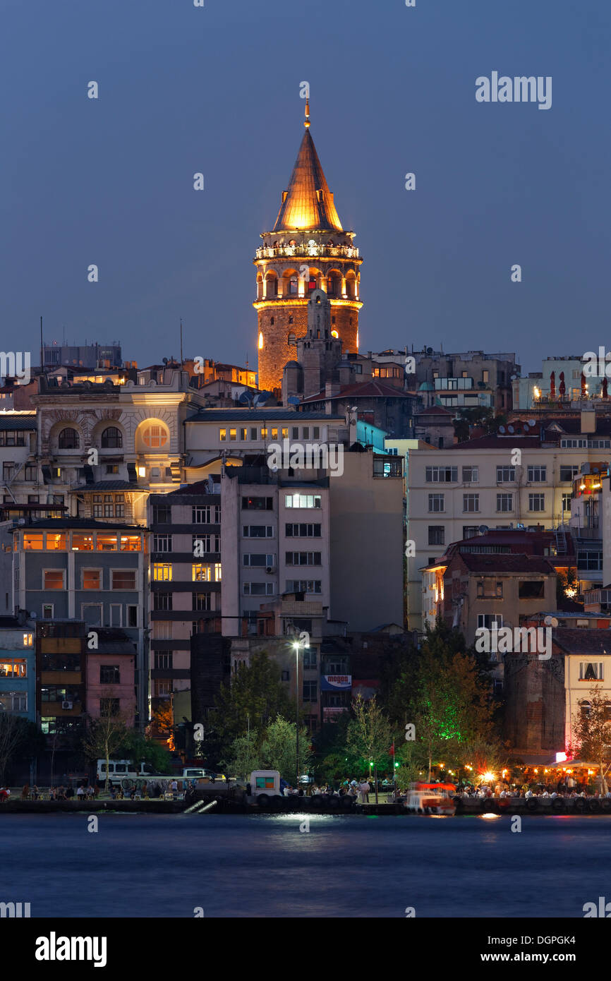Torre di Galata in Beyoglu, Karakoey, Golden Horn, Istanbul, parte europea, Turchia, Europa PublicGround Foto Stock
