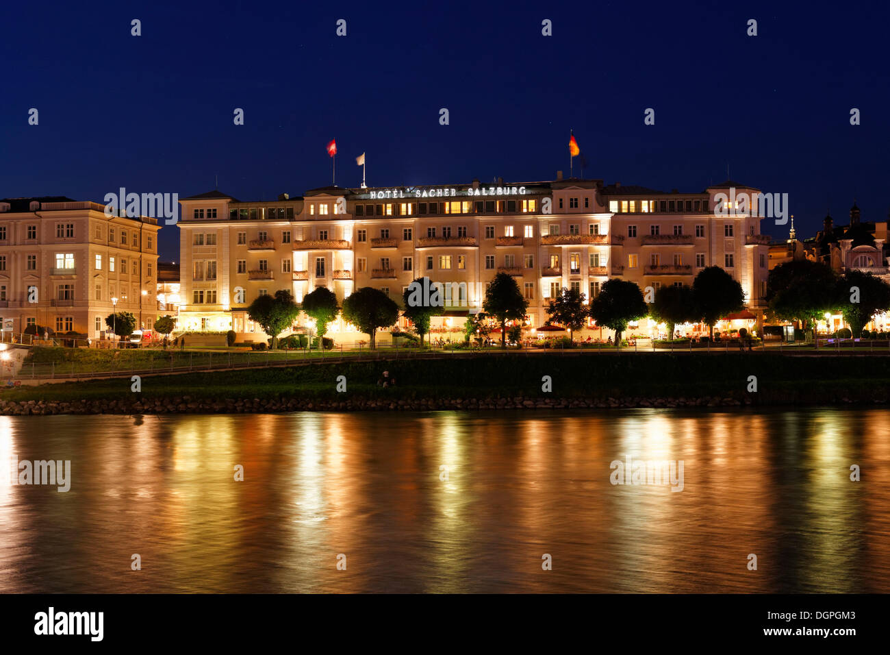 Hotel Sacher, fiume Salzach, Salisburgo, Austria, Europa PublicGround Foto Stock