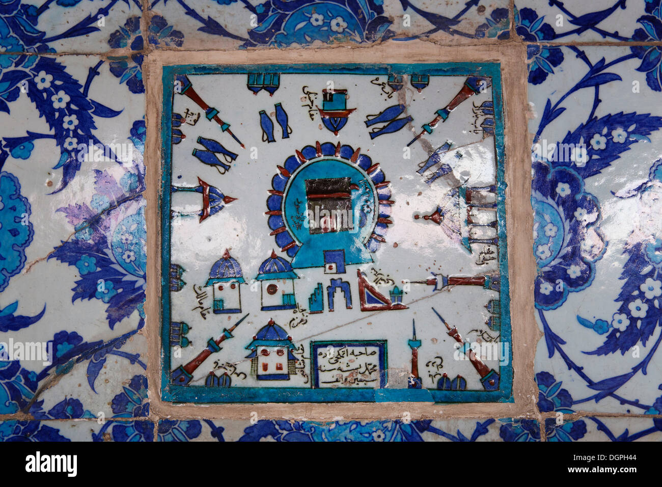 Piastrelle ceramiche di Iznik, Rüstem Pasha moschea, Eminönü, Istanbul, parte europea, Provincia di Istanbul, Turchia, lato europeo Foto Stock