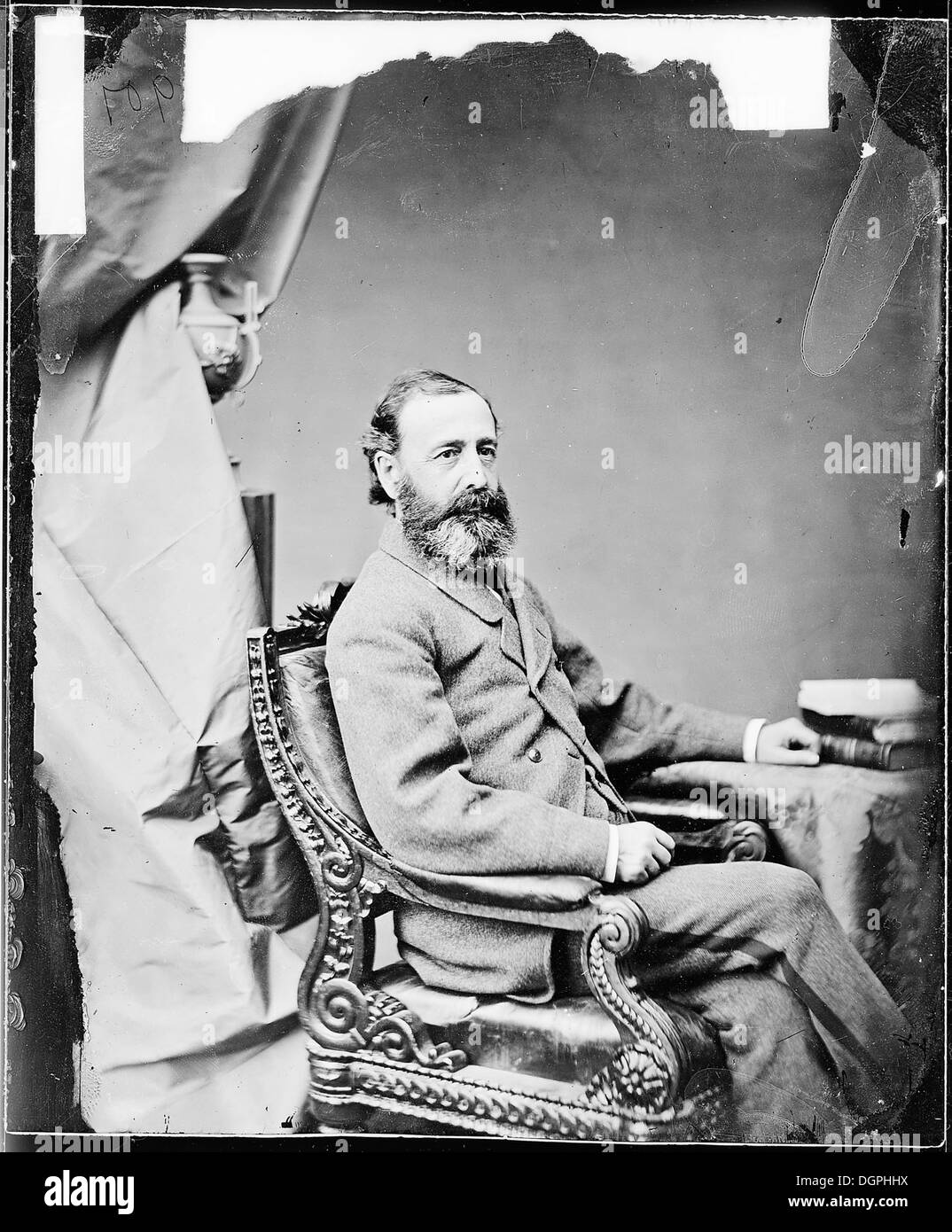 Un ritratto formale di John R. French, il Sergente d'armi del Senato. Il suo ruolo è stato cruciale nel mantenere l'ordine e la sicurezza all'interno del Senato, supervisionando i procedimenti ufficiali e gli eventi legislativi. Foto Stock