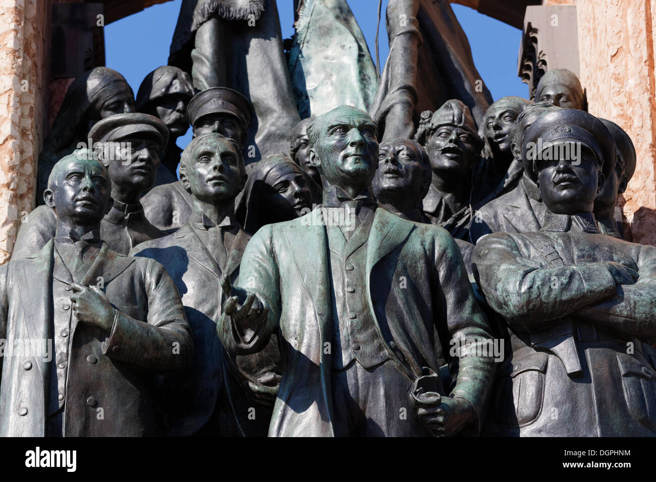 Mustafa Kemal Atatuerk con compagni, Cumhuriyet Aniti monumento, indipendenza monumento di Pietro Canonica Foto Stock