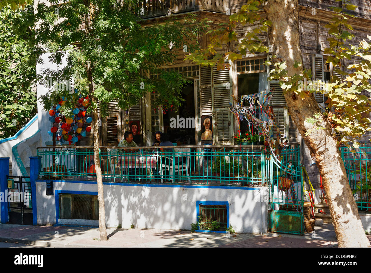 Terrazza di una casa residenziale, Büyükada, Principe isole, Istanbul, parte asiatica, Provincia di Istanbul, Turchia Foto Stock