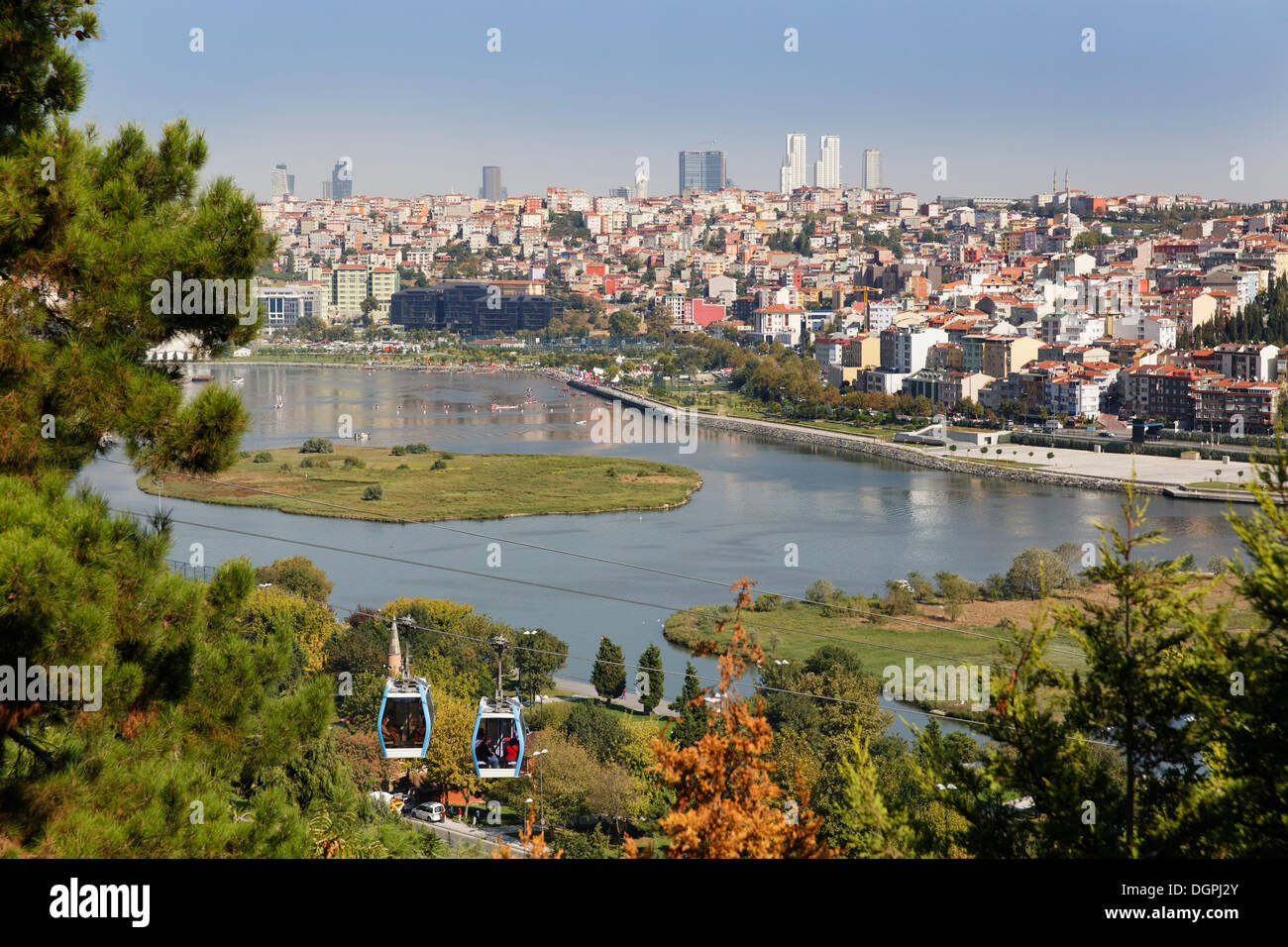 La funivia di Piyer Loti, vista da Pierre Loti Hill attraverso il Golden Horn a Sisli, Pierre-Loti-Hügel, Eyüp, Istanbul Foto Stock