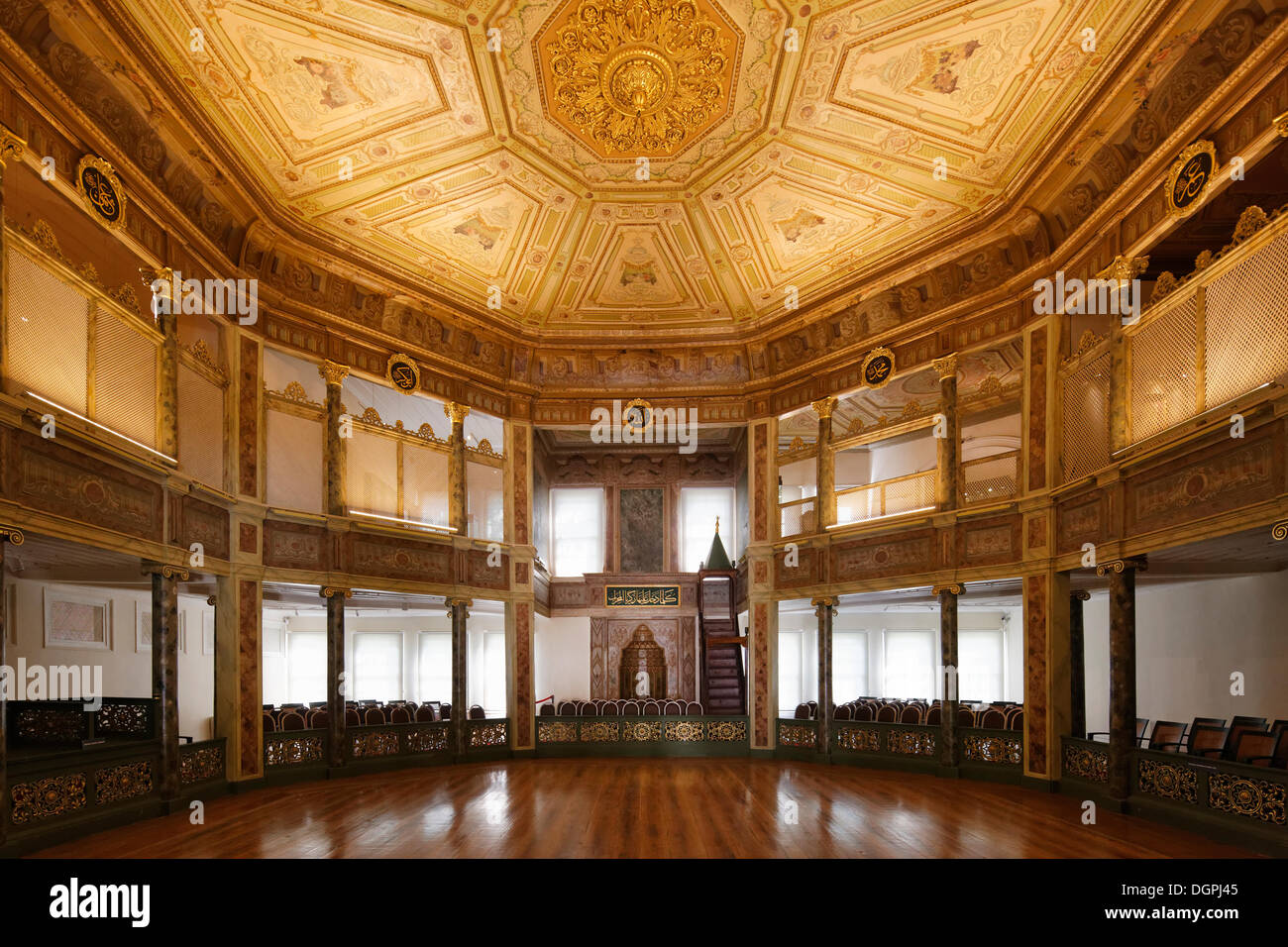 Ottagonale di dance hall, Mevlevi monastero o Galata Mevlevihane, Beyoğlu, Istanbul, parte europea, Provincia di Istanbul, Turchia Foto Stock