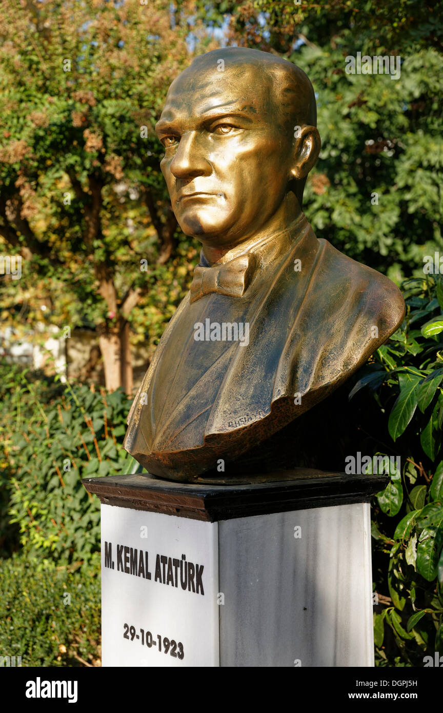 Busto di Kemal Atatürk, Parco İçi Yolu, Parco İçi Yolu, Harbiye, Sisli, Istanbul, parte europea, Provincia di Istanbul, Turchia Foto Stock