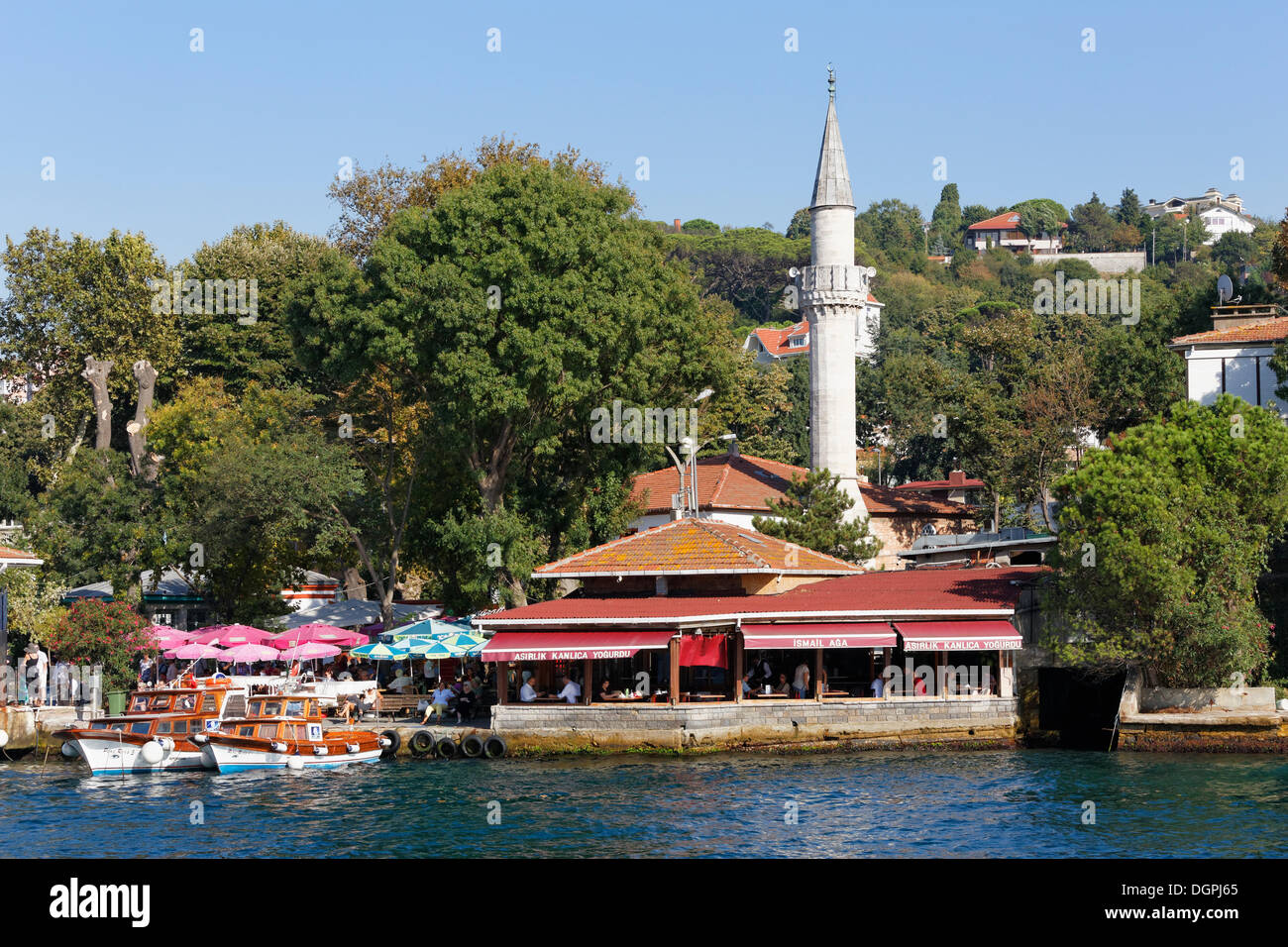 Riva del Bosforo o Bosforo, il Bosforo, Kanlica, Beykoz, Istanbul, parte asiatica, Provincia di Istanbul, Turchia Foto Stock