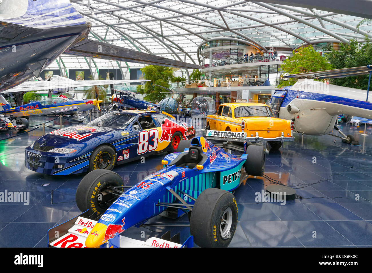 Hangar-7 museo di aeromobili, Maxglan, Salisburgo, Stato di Salisburgo, Austria Foto Stock