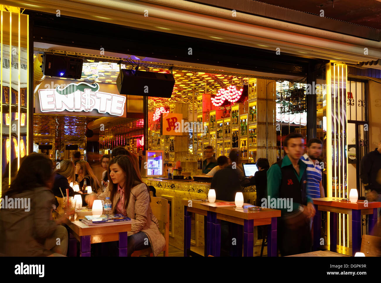 Bar, Alsancak Izmir, İzmir, Provincia, Regione del Mar Egeo, Turchia Foto Stock