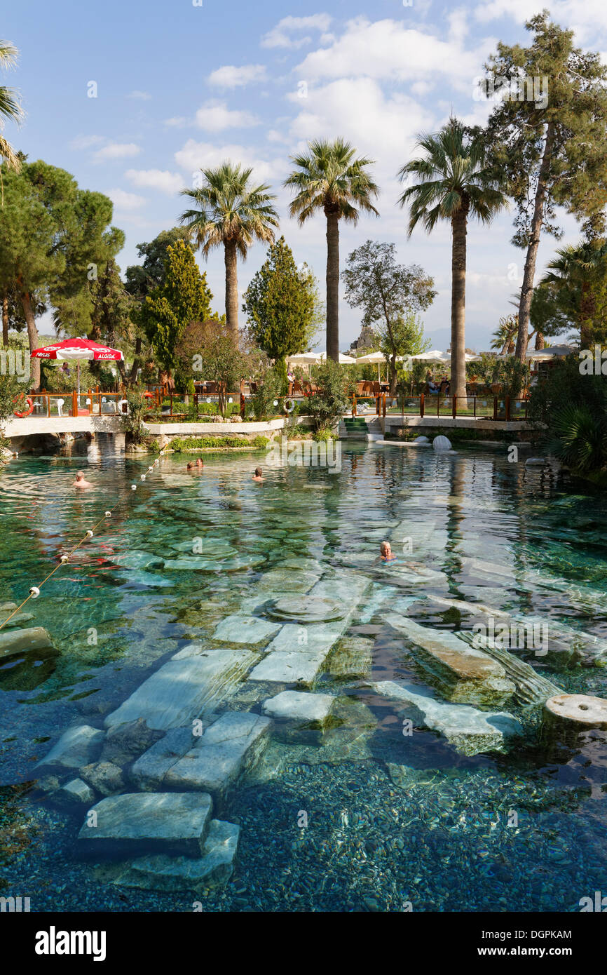 Antica piscina, Pamukkale piscina termale, resti della città antica di Hierapolis, Hierapolis, nei pressi di Pamukkale, Denizli Provincia Foto Stock