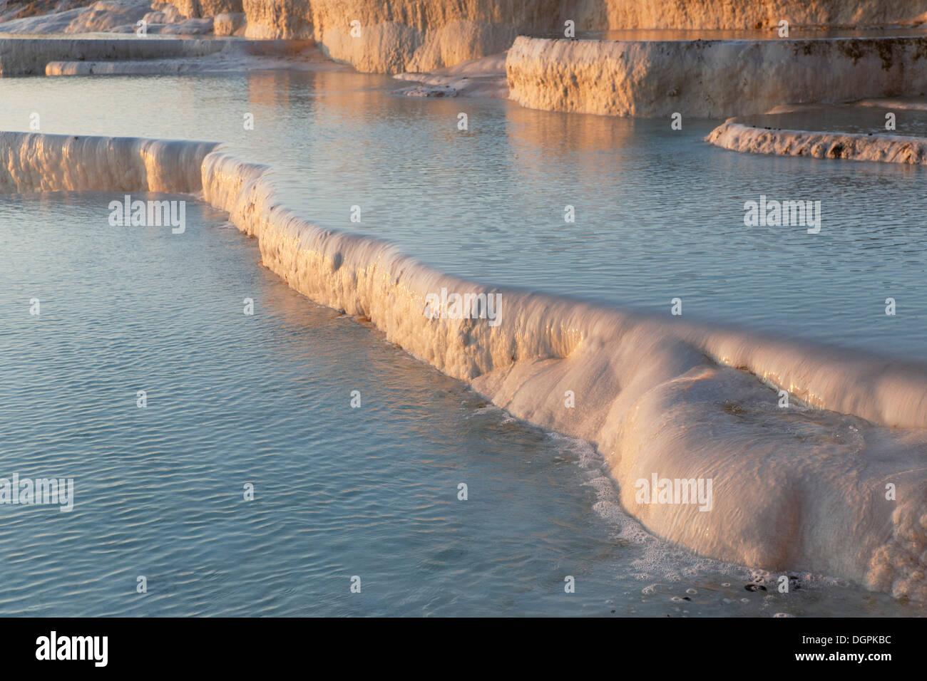 Terrazze di travertino di Pamukkale, Pamukkale, Denizli Provincia, Regione del Mar Egeo, Turchia Foto Stock