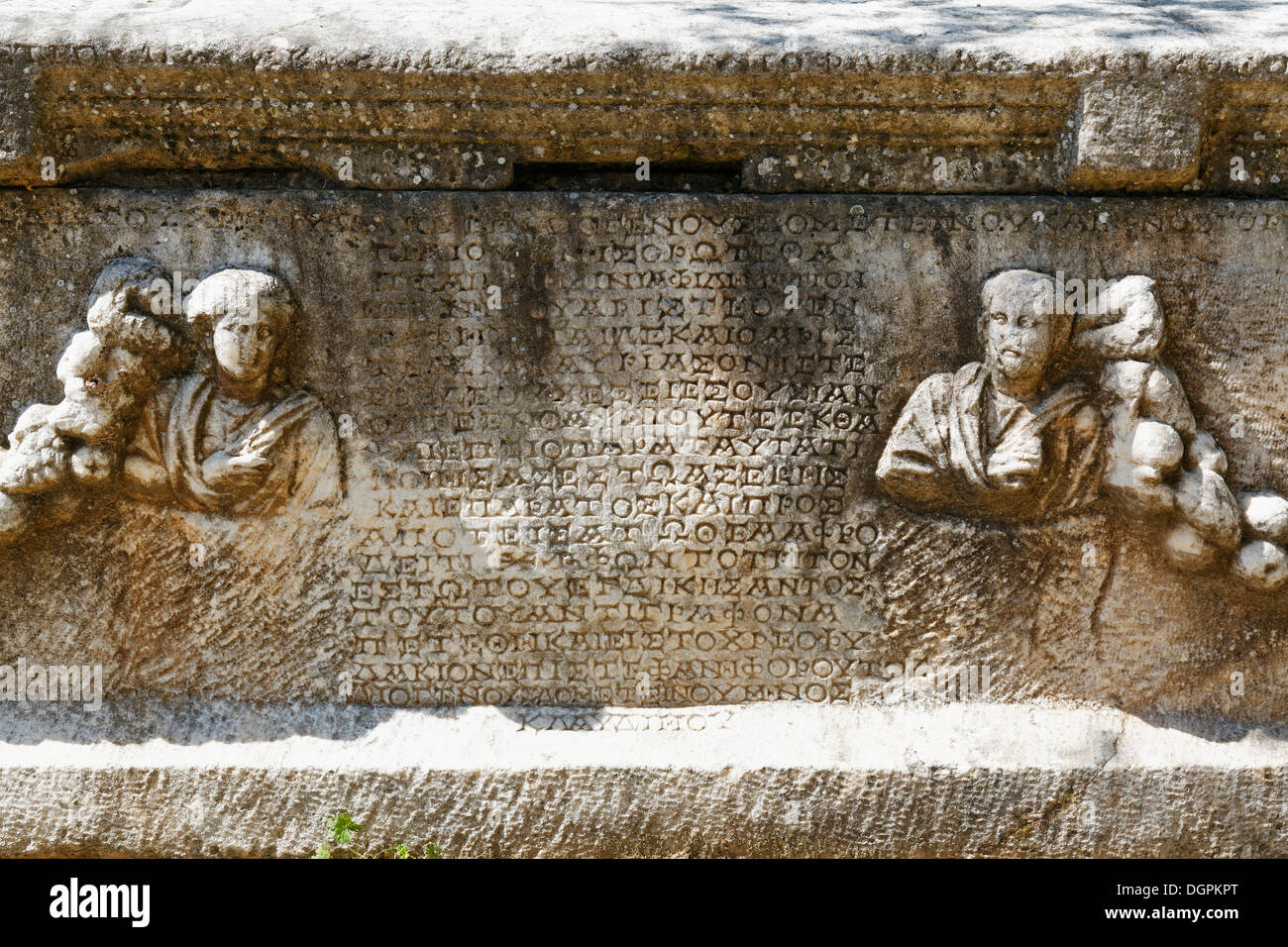 Iscrizione greca su un sarcofago, Aphrodisias, Aydin provincia, regione del Mar Egeo, Turchia Foto Stock