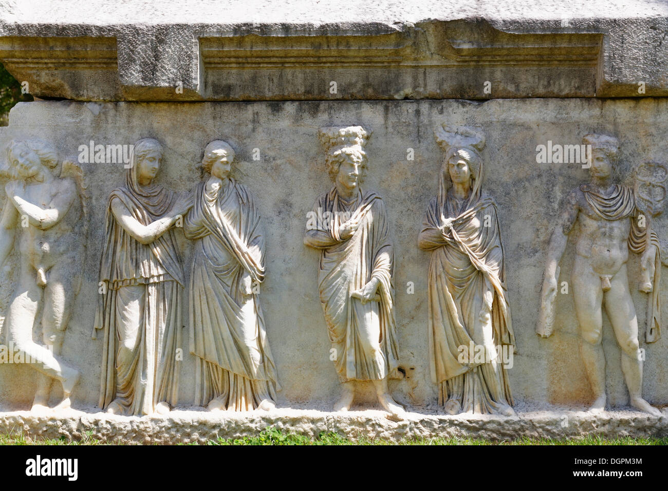 Statue in un antico sarcofago, Aphrodisias, Aydin provincia, regione del Mar Egeo, Turchia Foto Stock