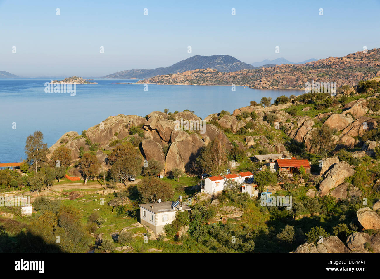 Villaggio di Kapikiri sul lago Bafa, Lago Bafa, Kapıkırı, Muğla provincia, regione del Mar Egeo, Turchia Foto Stock