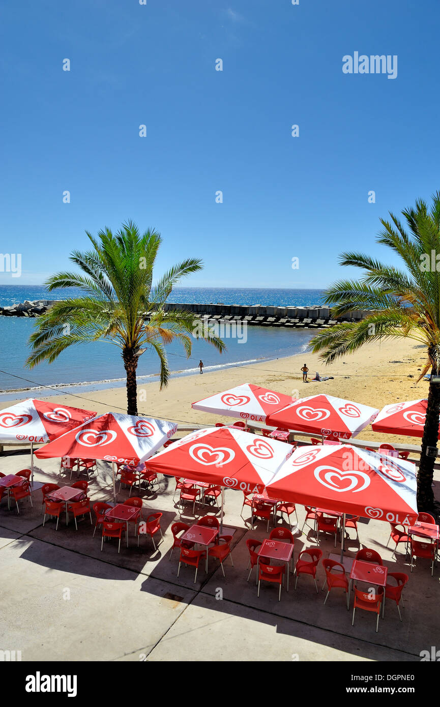 Madeira Portogallo. Le spiagge artificiali nella località di villeggiatura di Calheta Foto Stock