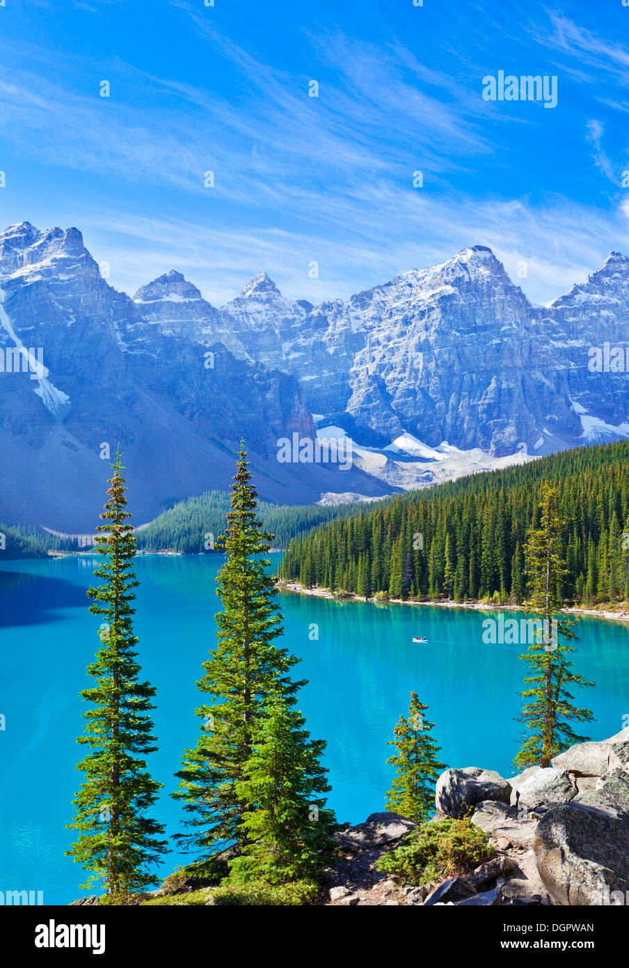 Il Moraine Lake nella Valle dei Dieci Picchi il parco nazionale di Banff Alberta Canada Foto Stock