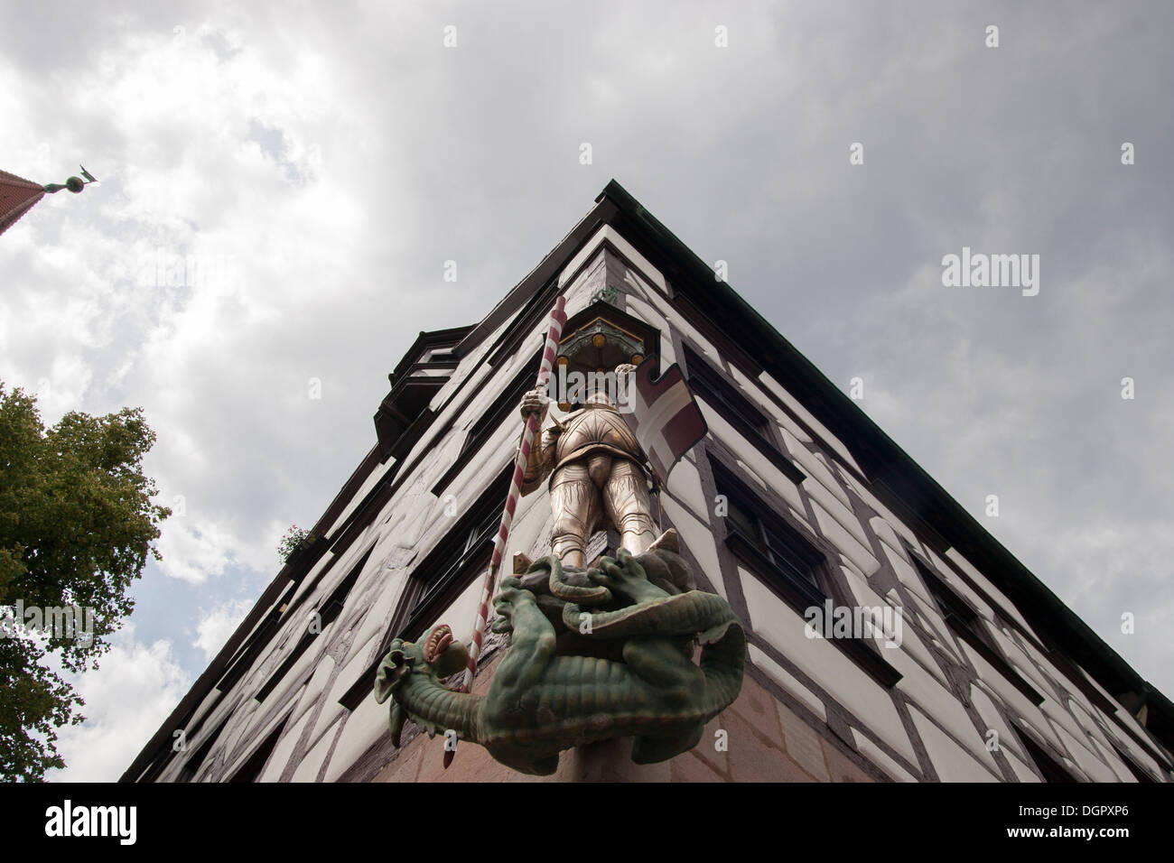 Cavaliere del drago armor semi-Timber house Nürnberg Germania Foto Stock