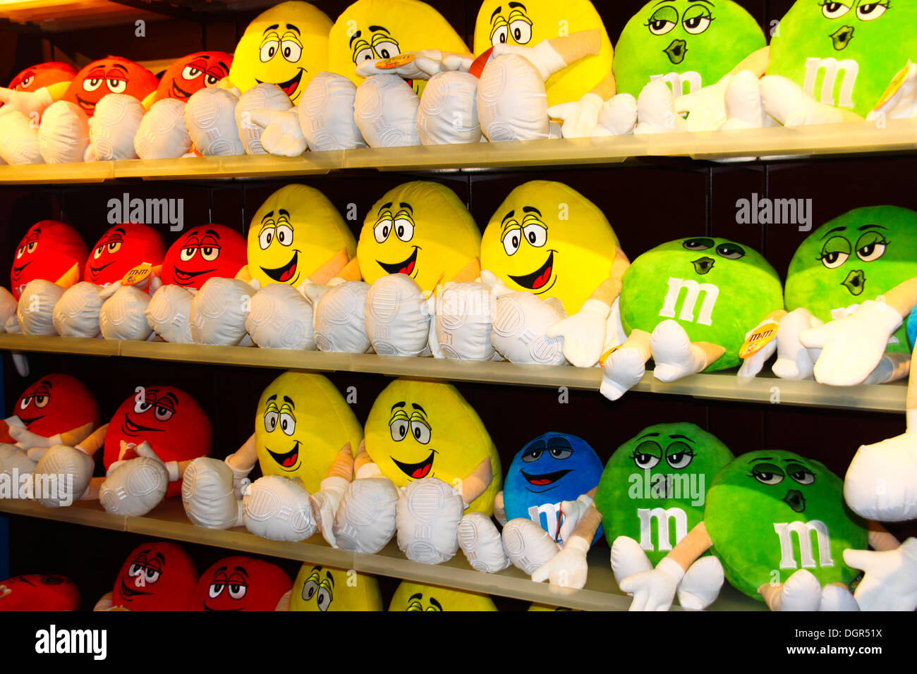 Colorato M&M peluche sul display Foto Stock
