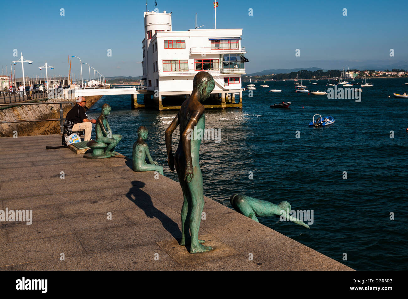 Monumento a los raqueros de José Cobo Calderón puerto de Santander, Cantabria España Foto Stock