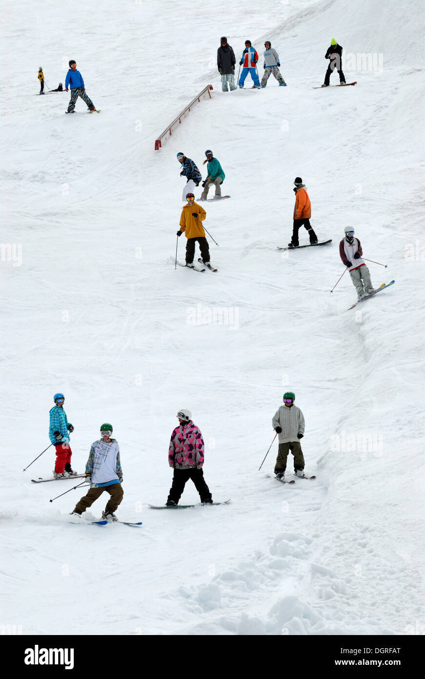 Gli sciatori in azione, folgefonn summer ski center come, folgefonna glacier, Norvegia, europa Foto Stock