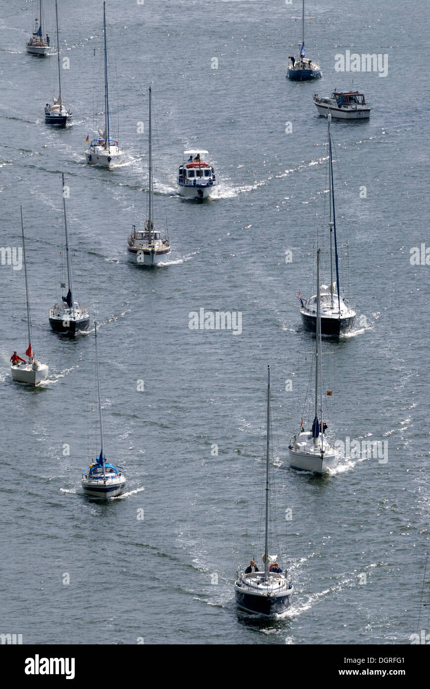 Barche a vela da diporto il traffico sul canale di Kiel, Schleswig-Holstein Foto Stock