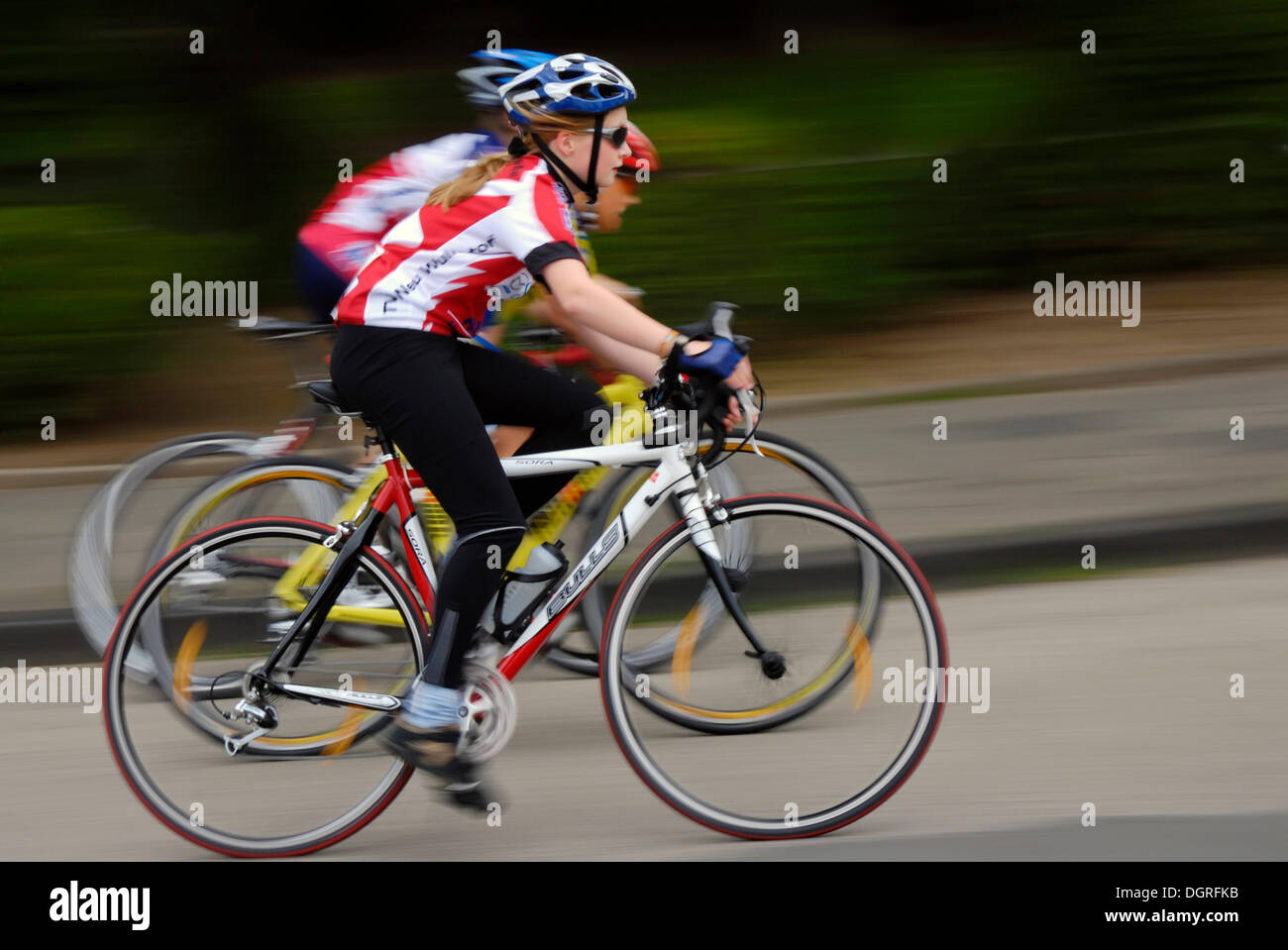 I ciclisti durante la settimana di Kiel corsa di ciclismo, Kiel Week 2008, Kiel, Schleswig-Holstein Foto Stock