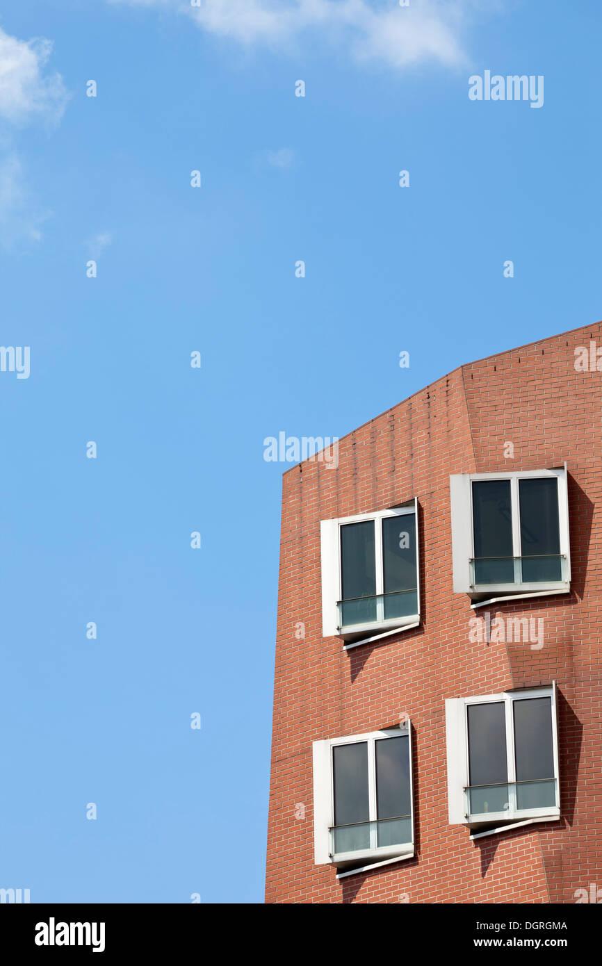 In Germania, in Renania settentrionale-Vestfalia, Dusseldorf, vista di Gehry edifici di Media Harbour Foto Stock