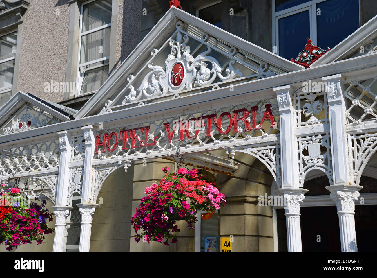 Ferro battuto ingresso dell' Hotel Victoria, East Street, Newquay, Cornwall, England, Regno Unito Foto Stock