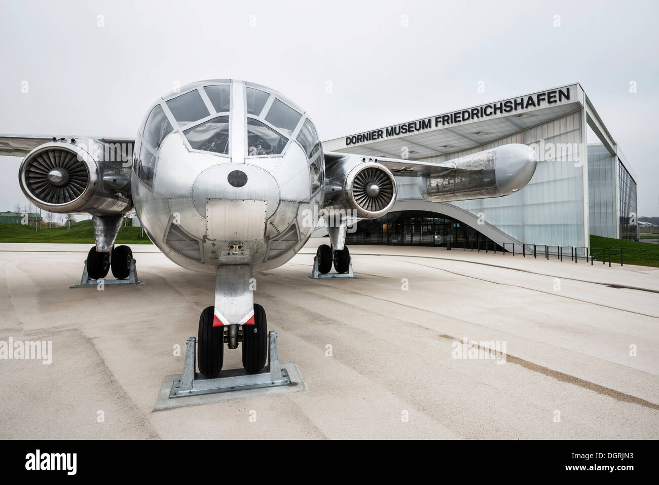 Velivolo VTOL Dornier Do-31 nella parte anteriore della Dornier Museum di Friedrichshafen, Bodenseekreis distretto, Baden-Wuerttemberg Foto Stock