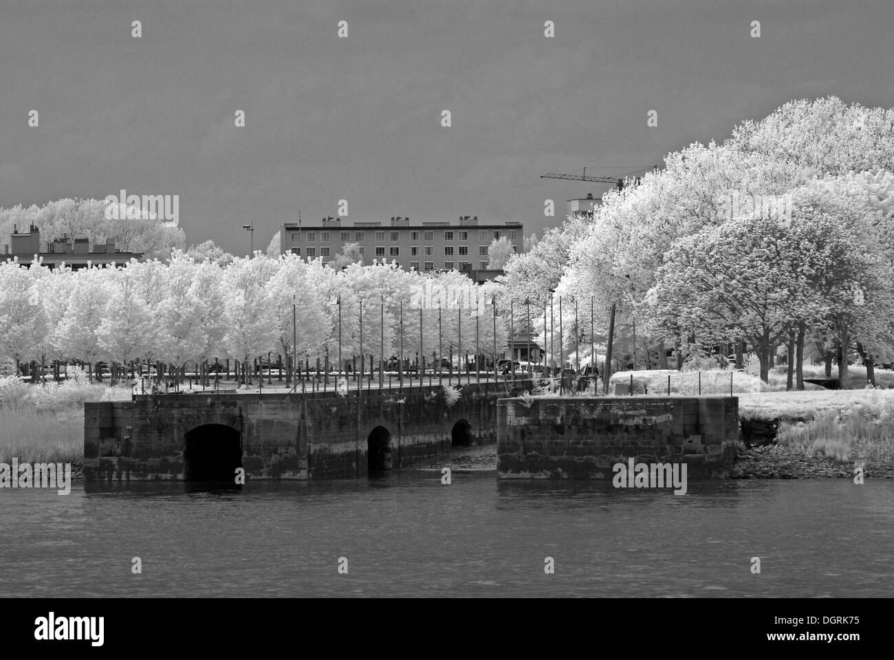 Il canale che scorre nel fiume Schelda, Anversa, Fiandre, in Belgio, Europa Foto Stock
