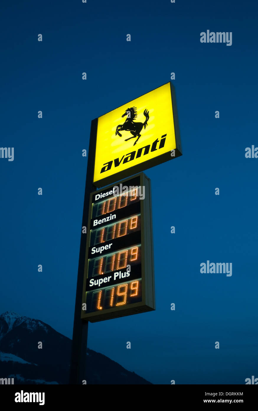 AVANTI stazione di benzina, Zillertal in Tirolo, Austria, Europa Foto Stock