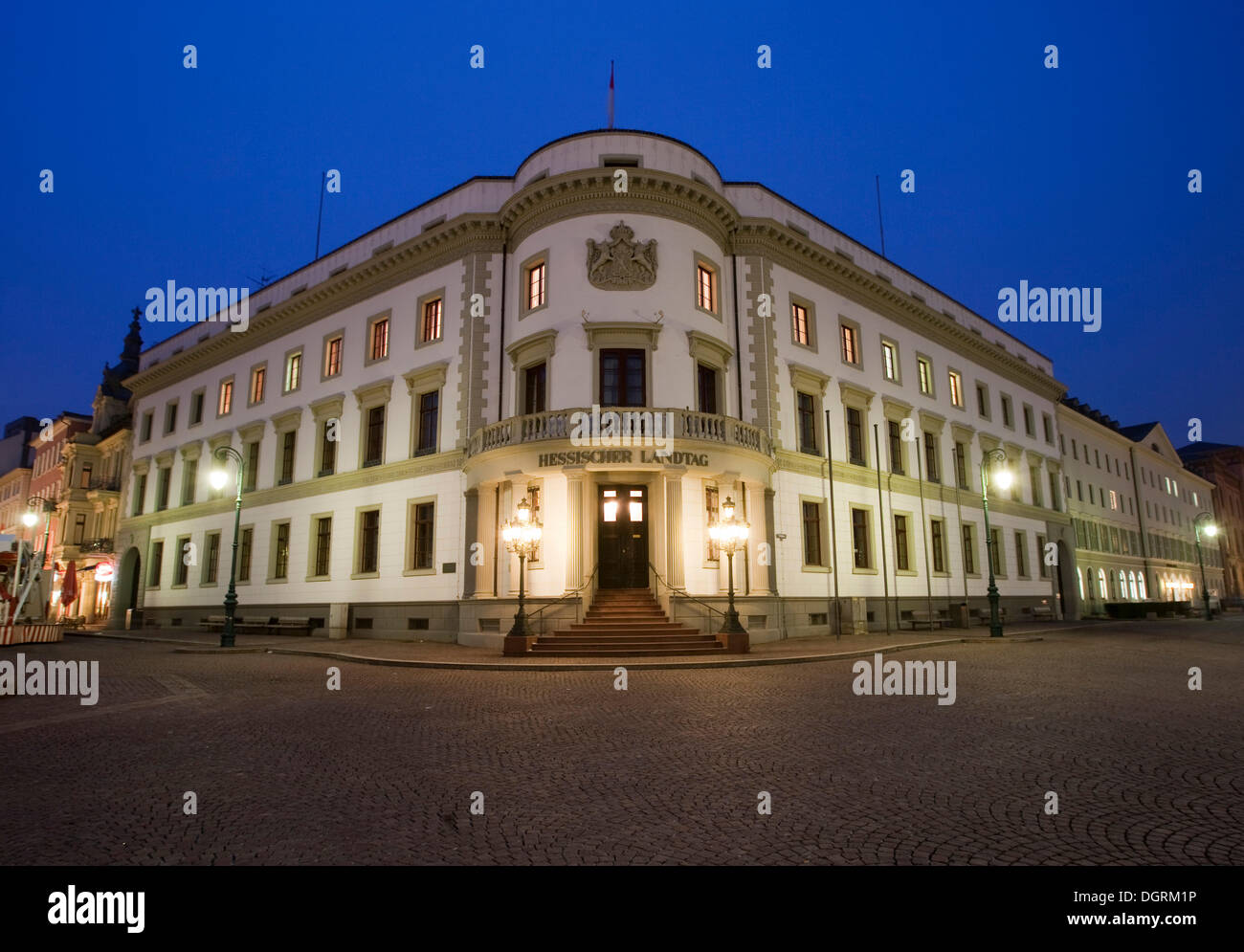 Il Parlamento di Hesse, di notte, Wiesbaden, la capitale, Hesse Foto Stock