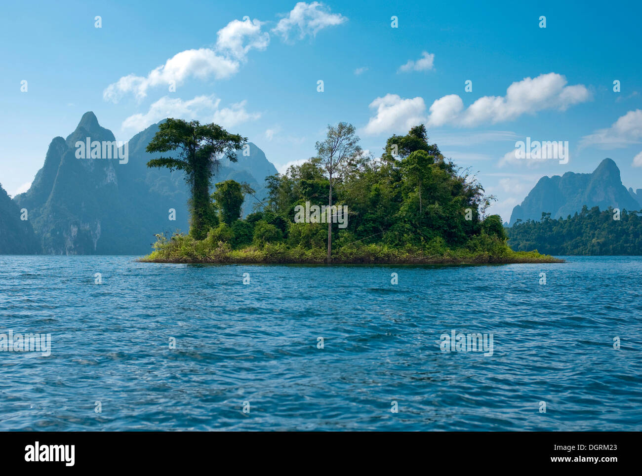 Khao Sok National Park, man-made serbatoio, Chiao Lan Lago, Surat Thani, Thailandia, Asia Foto Stock