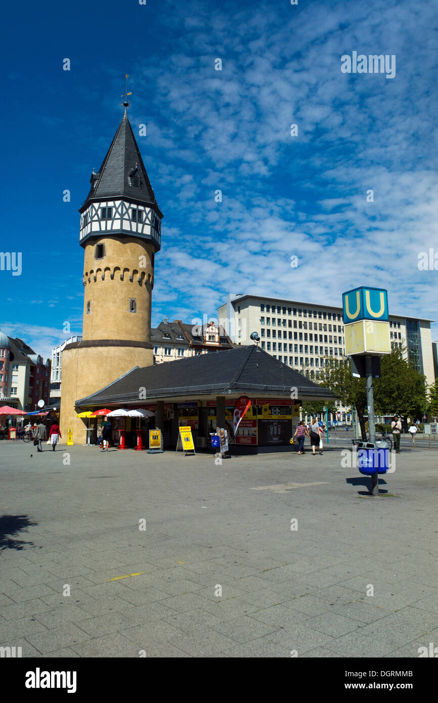 Bockenheimer Warte torre di avvistamento in Stadtplatz square, Frankfurt am Main, Hesse, PublicGround Foto Stock