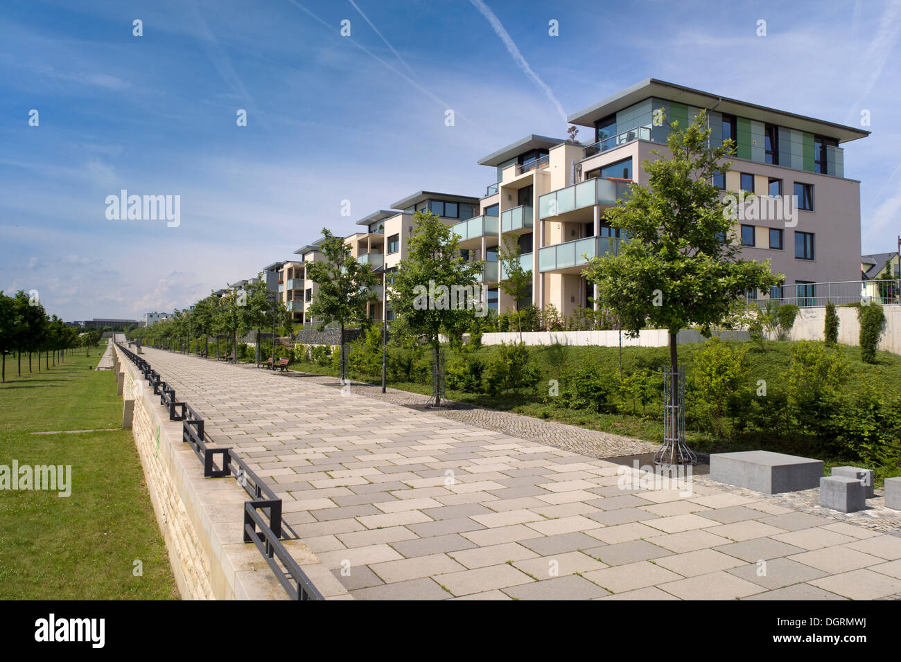 Architettura moderna in Frankfurt-Riedberg, area di sviluppo, il nuovo quartiere di Francoforte, deve essere completata entro il 2017 Foto Stock