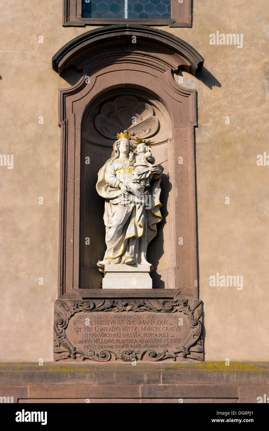 Statua, parrocchia romano cattolica Chiesa di Johannesberg Priory, un ex priorato benedettino, Johannesberg, Fulda Hesse, Germania Foto Stock