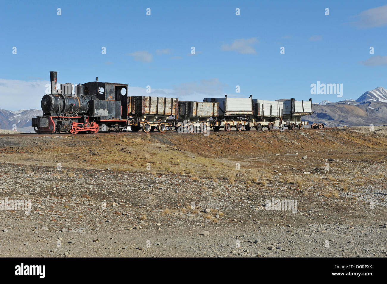 Treno minerario storico di NY Ålesund, NY-Ålesund, Isola Spitsbergen, Arcipelago di Svalbard, Svalbard e Jan Mayen, Norvegia Foto Stock