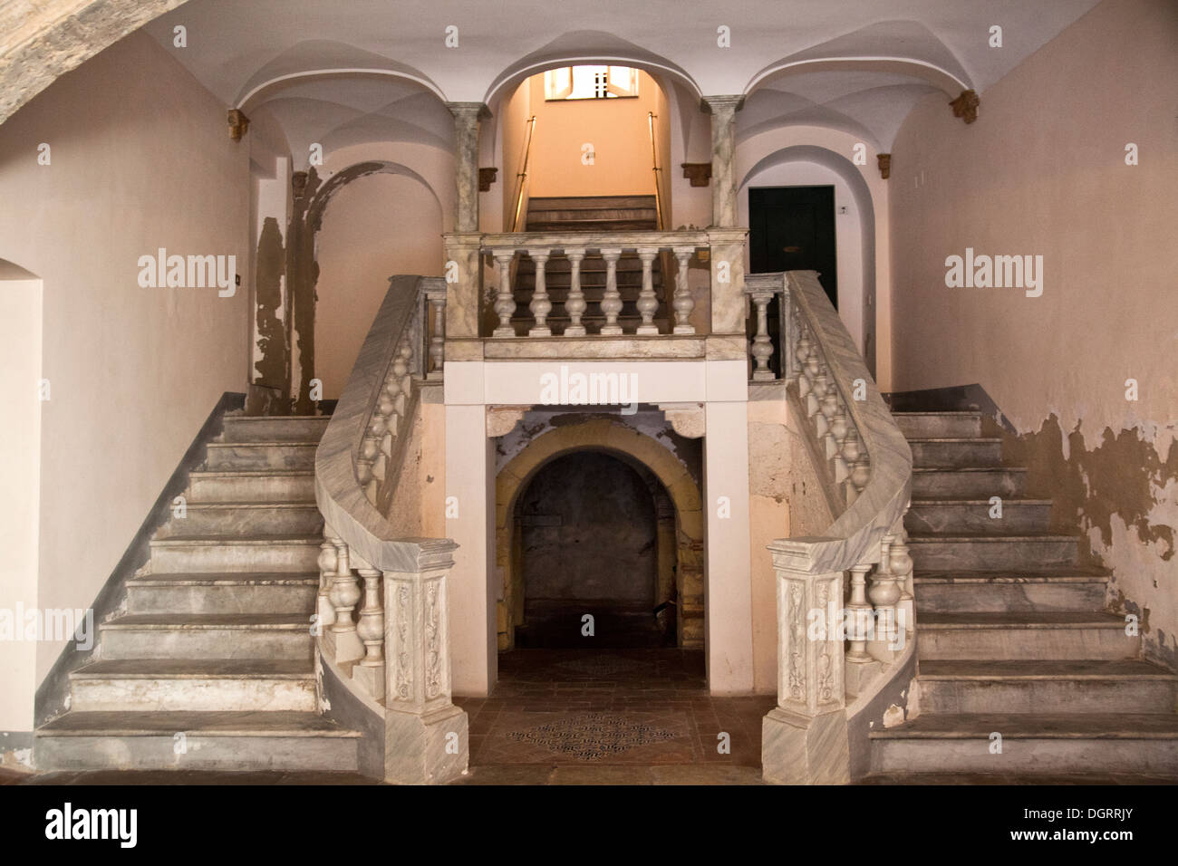 Palazzo Atzeni Tedesco atrio nel quartiere di Castello, ora entrata a Appartamenti n Cagliari - Sardegna Foto Stock