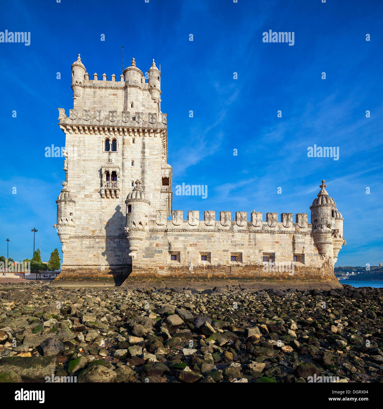 Famosa la torre di Belem al tramonto - Lisbona, Portogallo Foto Stock