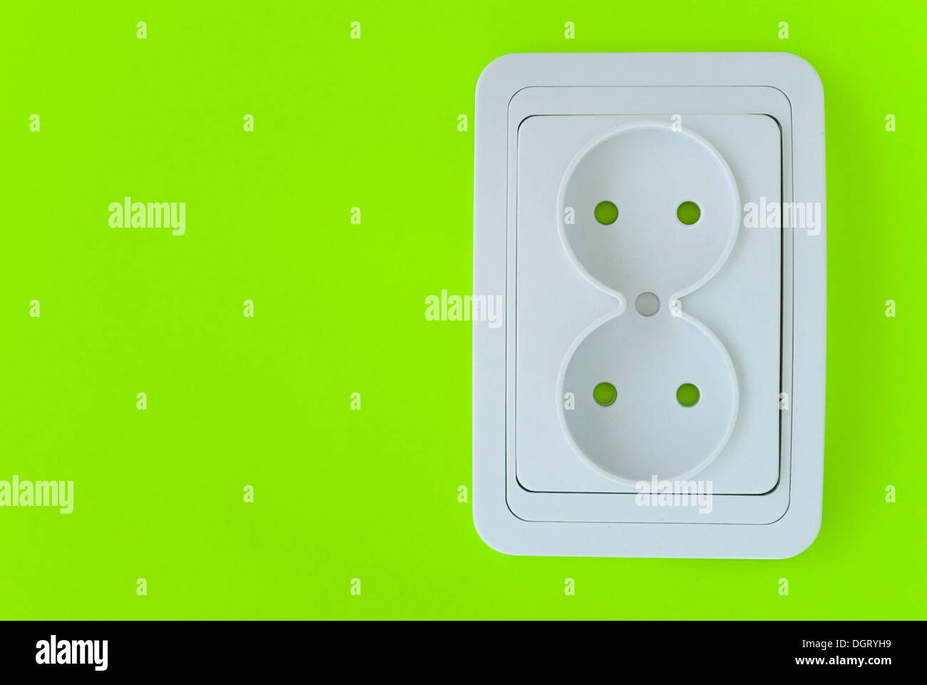 Bianco elettrico presa sulla parete Foto Stock