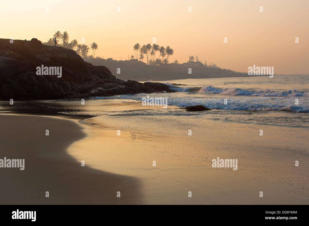 Spiaggia, sunrise, Kovalam, Kerala, India Foto Stock