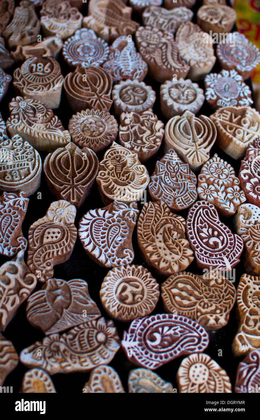I timbri per Mehndi o decorazioni henné, stencil, India Foto Stock